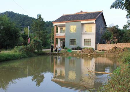 房子前面有大水溝